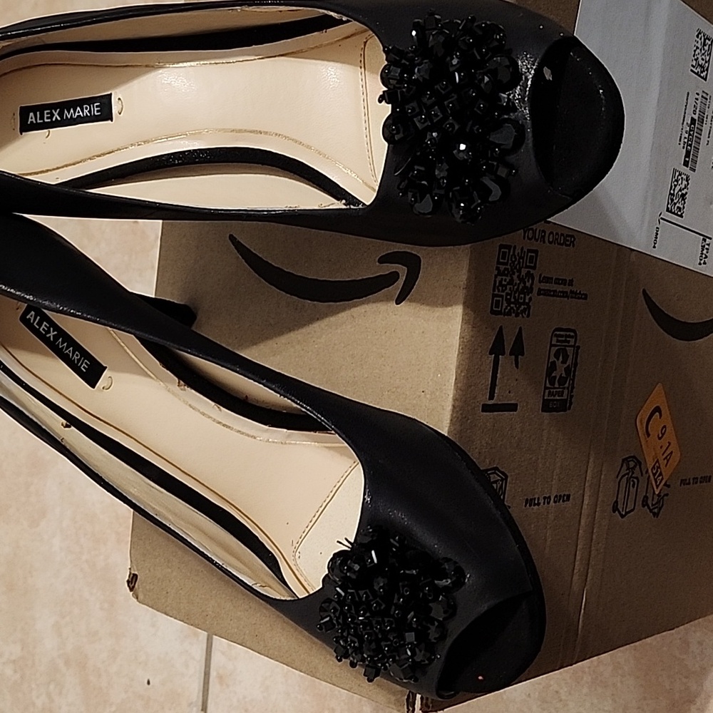 Black Alex Marie 8.5 med 3in heel